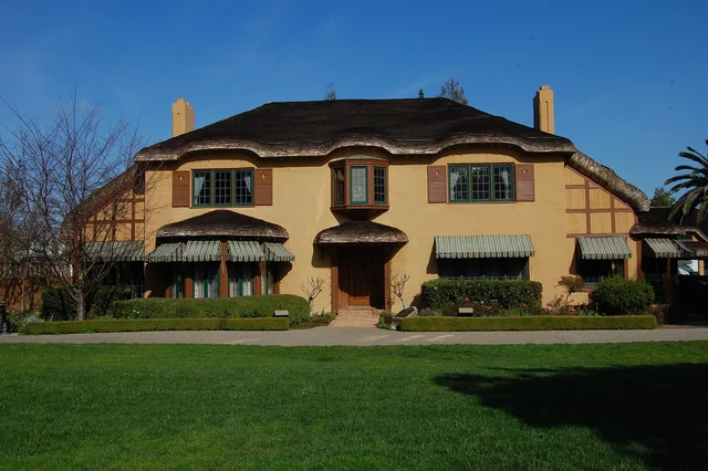 Photograph of Ainsley House, Campbell