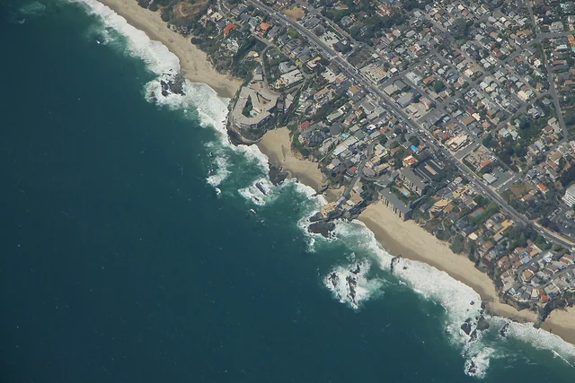Aerial photograph of Table Rock Beach and sea cliffs in Laguna Beach